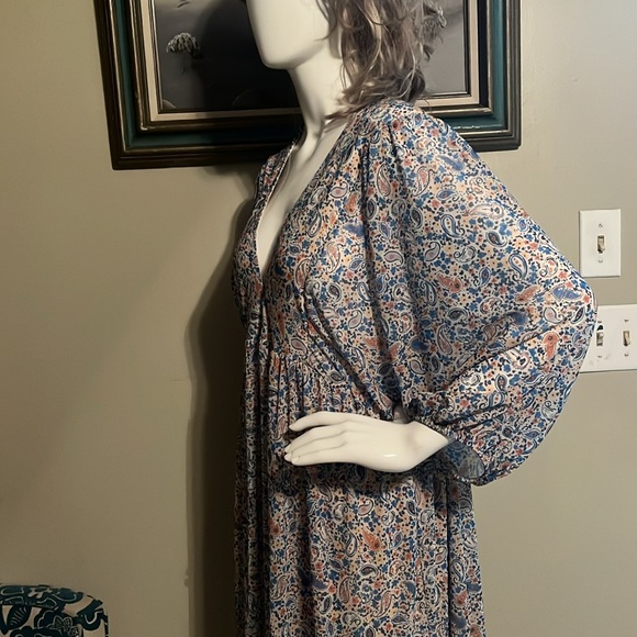 Beautiful floral dress - Picture 2 of 5